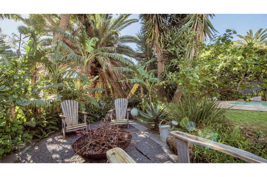 5 Bedroom Property for Sale in Green Point Western Cape